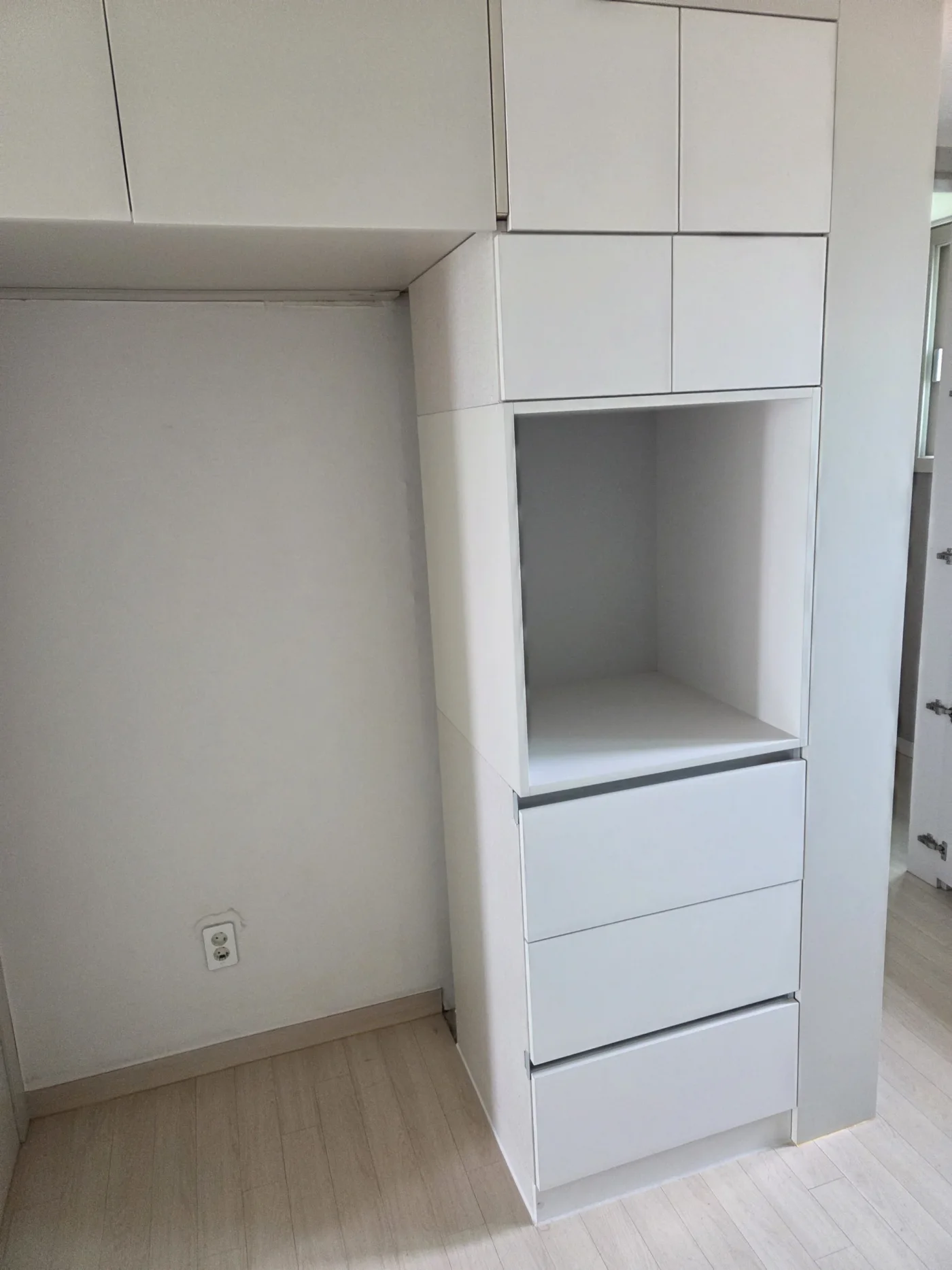 상담 안내 성남 삼평동 33평 아파트 냉장고 주변 현장 시공 후 집잘알김프로